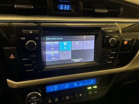 Used 2016 Toyota Corolla LE FWD image 22