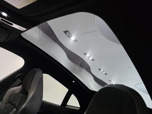 Used 2023 Aston Martin DBX AWD/4WD image 18