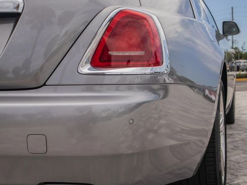 Used 2019 Rolls-Royce Wraith RWD image 18