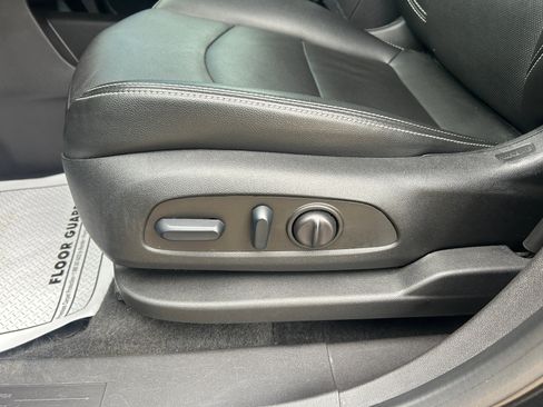 Used 2024 GMC Terrain SLT image 19