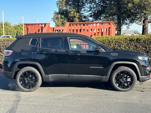 New 2026 Jeep Compass Latitude image 3