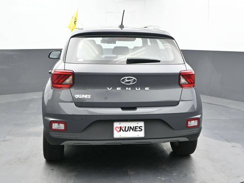 Used 2025 Hyundai Venue SEL FWD image 6