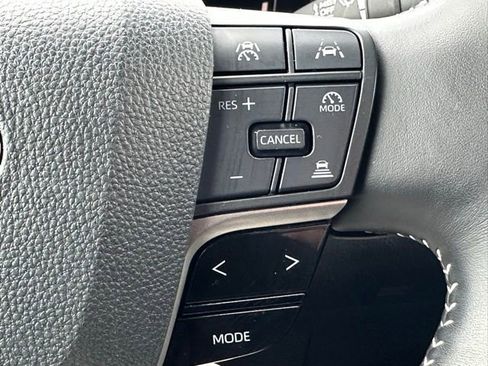 Used 2025 Toyota Camry SE image 15