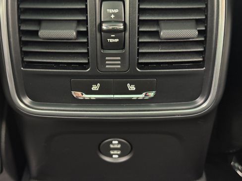 Used 2023 Porsche Macan image 45