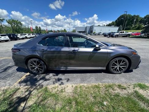 Used 2023 Toyota Camry SE AWD/4WD image 2