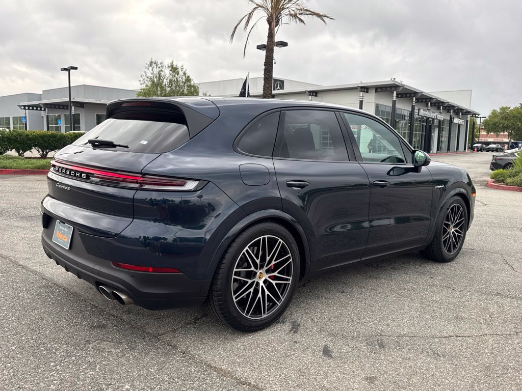 Used 2024 Porsche Cayenne S AWD/4WD image 7