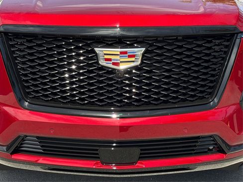 Used 2025 Cadillac Escalade Sport Platinum w/ LPO, ONYX Package image 15