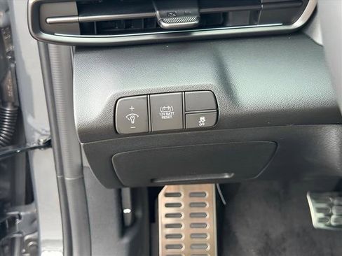 Certified 2025 Hyundai Elantra SEL image 15