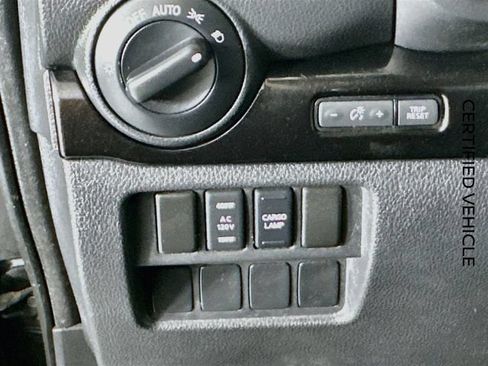 Certified 2018 Nissan Titan SV w/ SV Convenience Package RWD image 7