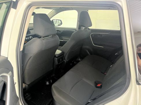 Used 2022 Toyota RAV4 LE AWD/4WD image 24