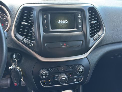 Used 2016 Jeep Cherokee Latitude FWD image 33