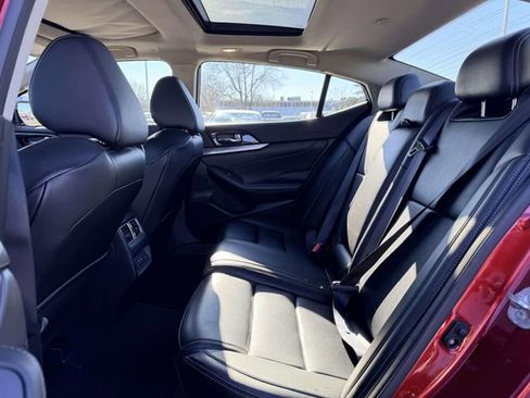 Used 2023 Nissan Maxima SL image 15