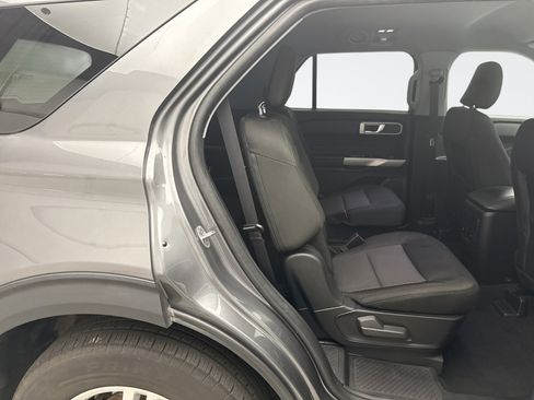 Used 2023 Ford Explorer XLT AWD/4WD image 17