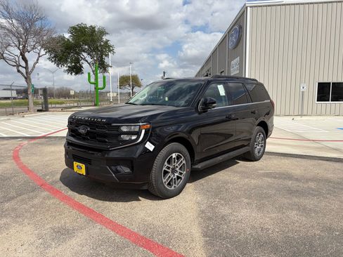 New 2026 Ford Expedition Active image 1