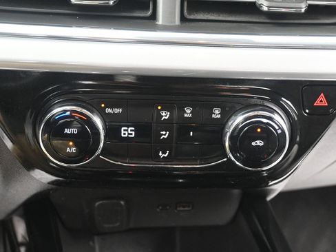 Used 2024 Chevrolet Trax LT FWD image 30