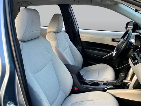 Used 2022 Toyota Corolla Cross LE FWD image 9