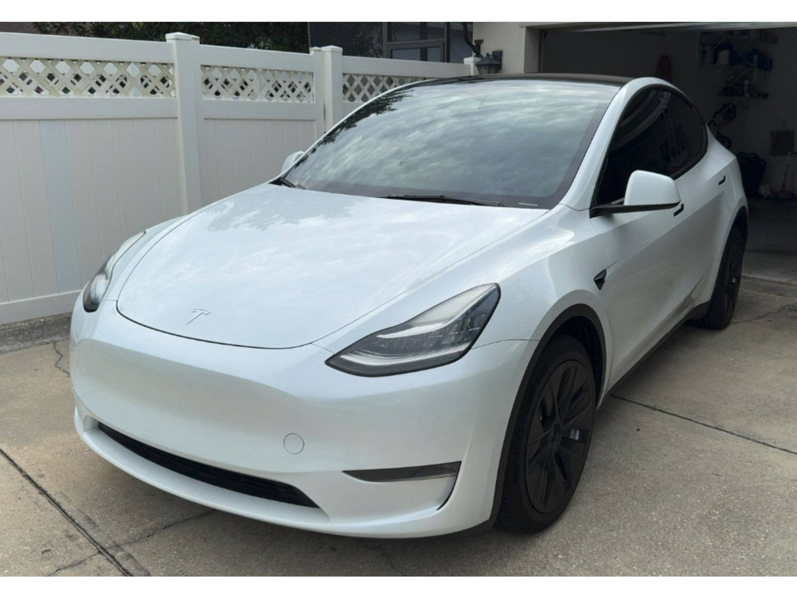 Used 2023 Tesla Model Y Long Range AWD/4WD image 1