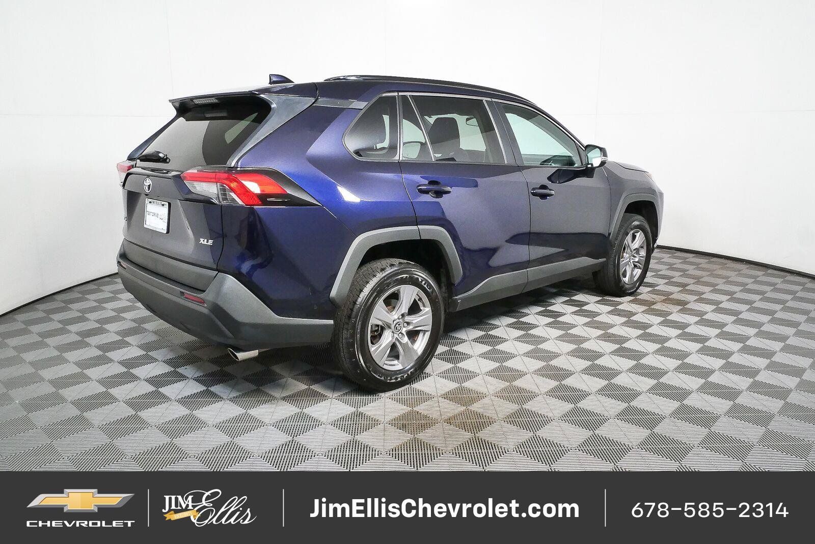 Used 2024 Toyota RAV4 XLE FWD image 3