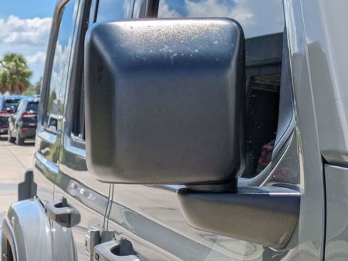 Used 2022 Jeep Wrangler Unlimited Sahara AWD/4WD image 12