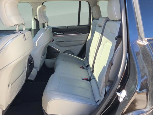 Used 2023 Jeep Grand Cherokee Overland w/ Adv Protech Group III image 33