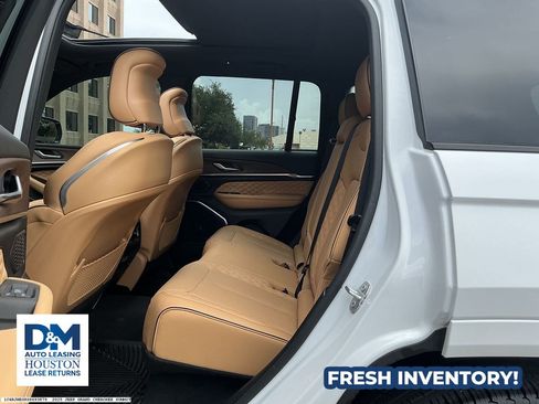 Used 2025 Jeep Grand Cherokee Summit AWD/4WD image 9