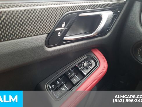 Used 2022 Porsche Macan AWD/4WD image 16
