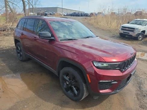 Used 2023 Jeep Grand Cherokee Limited w/ Black Appearance Package image 2
