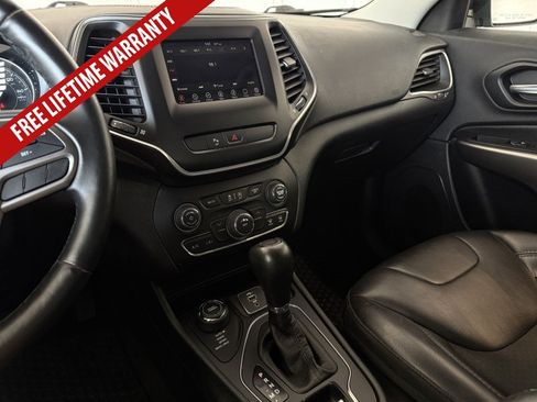 Used 2019 Jeep Cherokee Latitude Plus w/ Cold Weather Group AWD/4WD image 37