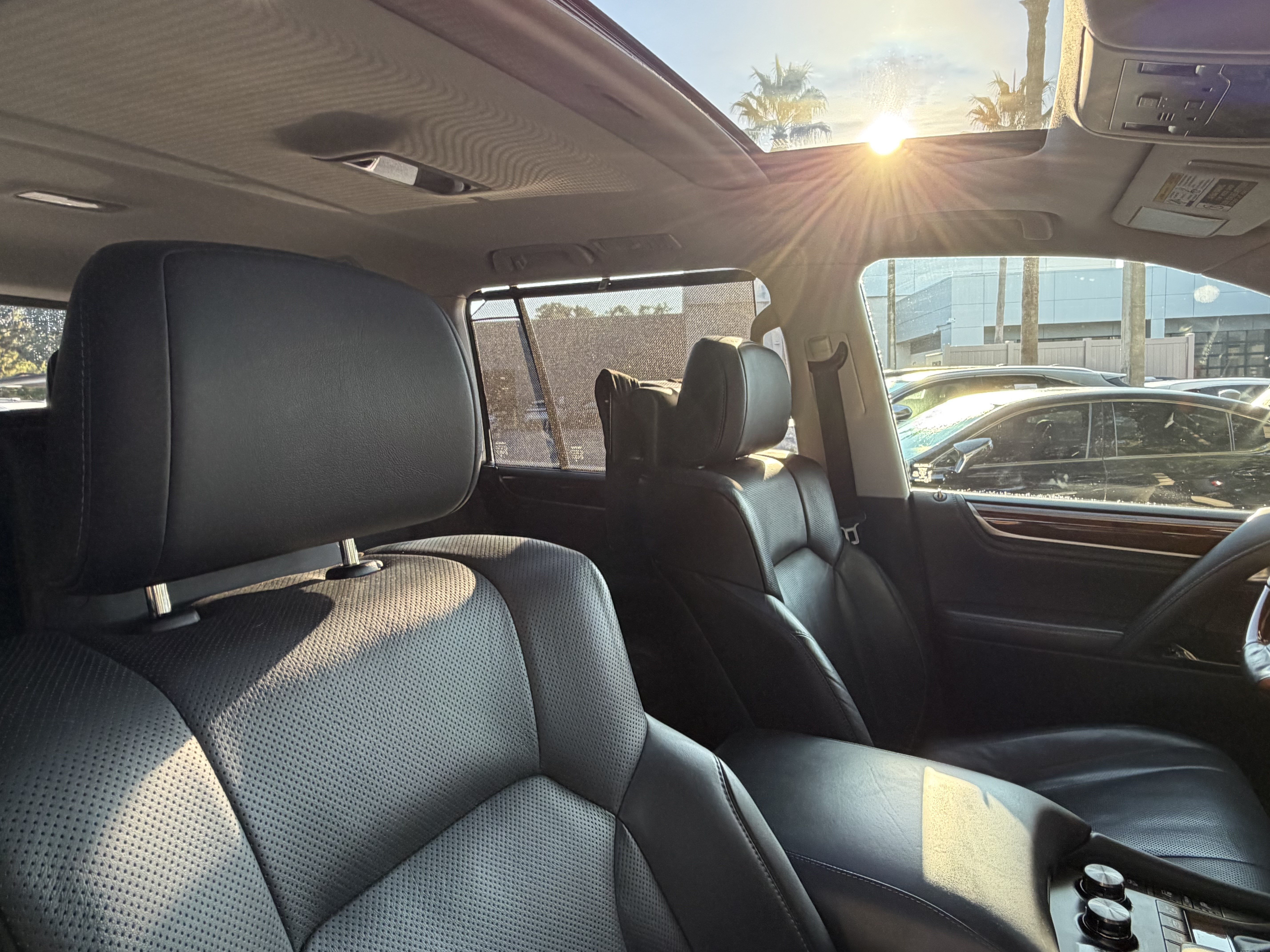 Used 2017 Lexus LX 570 4WD w/ Luxury Package image 45