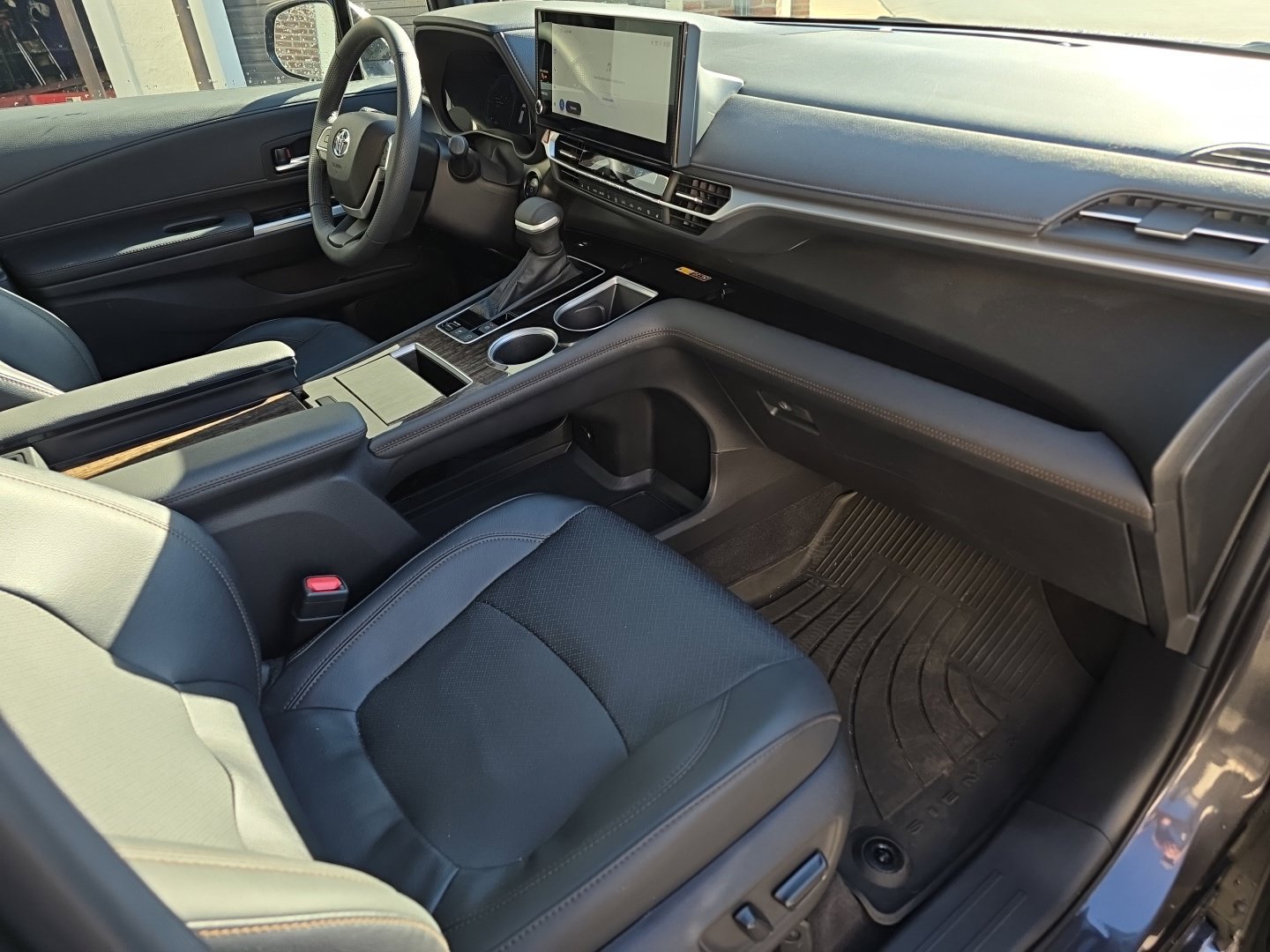 Used 2025 Toyota Sienna Limited AWD/4WD image 37