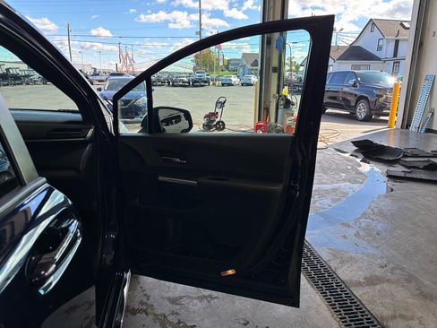 Used 2021 Toyota Sienna XSE image 36