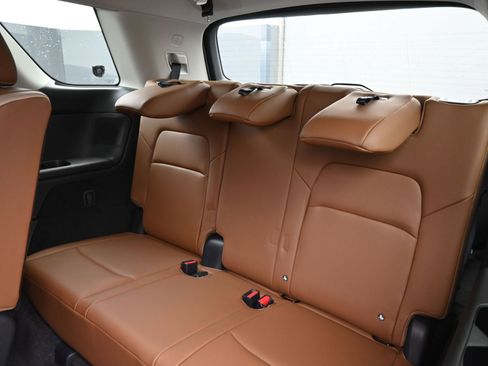 New 2026 Nissan Pathfinder Platinum AWD/4WD image 18