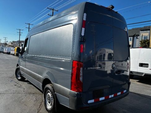 Used 2019 Mercedes-Benz Sprinter 144 image 4