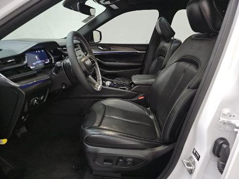 Used 2023 Jeep Grand Cherokee Overland image 6