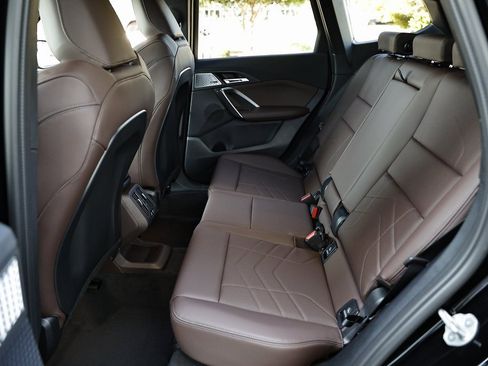 Used 2025 BMW X1 xDrive28i w/ Technology Package image 28