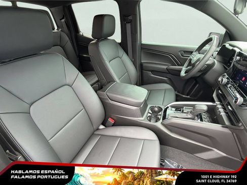 Used 2025 Chevrolet Colorado W/T RWD image 26