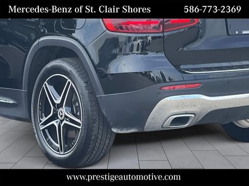 Used 2026 Mercedes-Benz GLB 250 4MATIC image 4