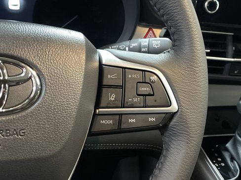 Used 2025 Toyota Sienna XLE image 20