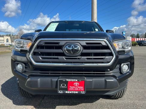 Certified 2018 Toyota Tacoma SR5 w/ SR5 Appearance Package (SM) image 2