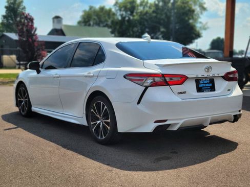 Used 2019 Toyota Camry SE FWD image 6