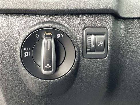 Used 2016 Volkswagen Tiguan SE image 17