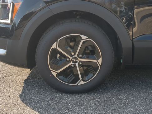 New 2025 Kia Niro EX image 10