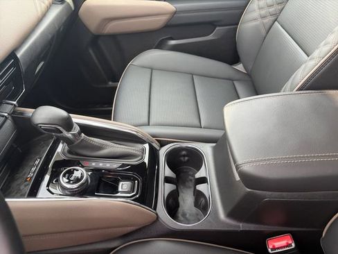 Certified 2025 GMC Canyon Denali AWD/4WD image 25