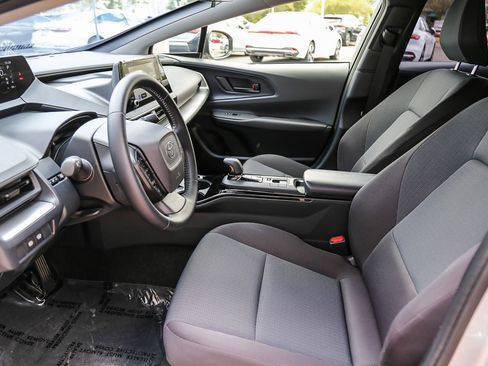 Used 2025 Toyota Prius LE FWD image 18