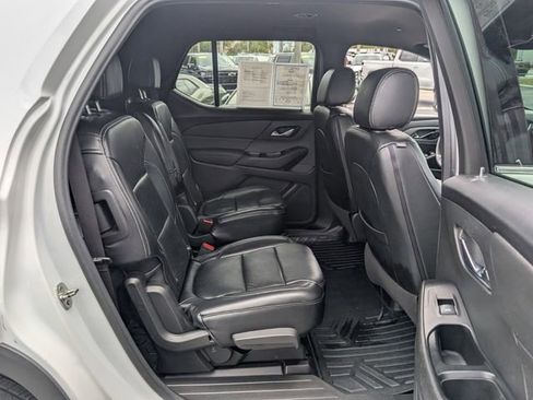 Used 2023 Chevrolet Traverse LT image 20
