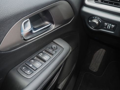 New 2025 Chrysler Voyager LX image 28