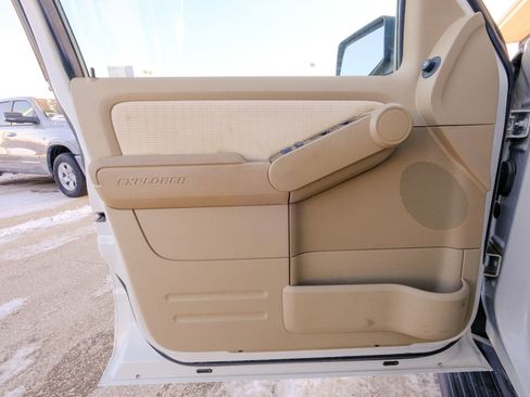 Used 2010 Ford Explorer XLT image 23