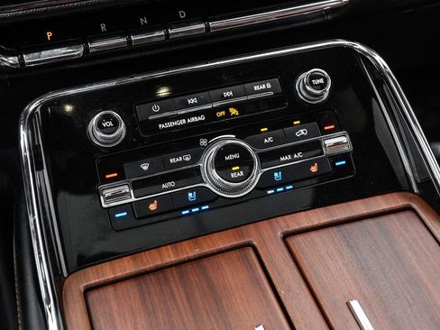 Used 2020 Lincoln Navigator Reserve w/ Luxury Package RWD image 29