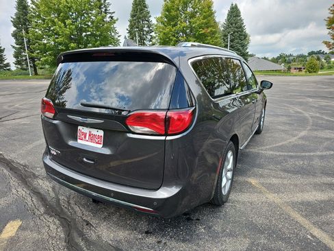 Used 2019 Chrysler Pacifica Touring-L Plus w/ Advanced Safetytec Group FWD image 6