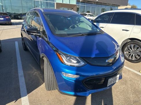 Used 2019 Chevrolet Bolt Premier w/ Infotainment Package image 4